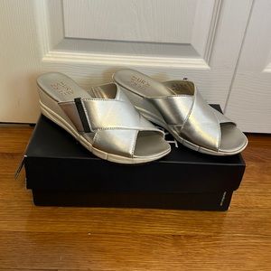 Naturalizer Wedge Sandal in Metallic Silver Size 6.5 Cushioned. Lightly worn.